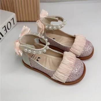 Kızların inci gömülü yüksek top prenses ayakkabı 2023 Sonbahar Yeni Kızların Tatlı Pullu deri ayakkabı Bej Pembe Gümüş Boyutları 26-37