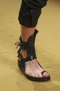 Punk Tarzı G-Ejderha Erkek Sandalet Hakiki deri Flip Flop Ayak Bileği Patik Strappy Yaz Rahat Roma plaj sandaletleri Erkekler için