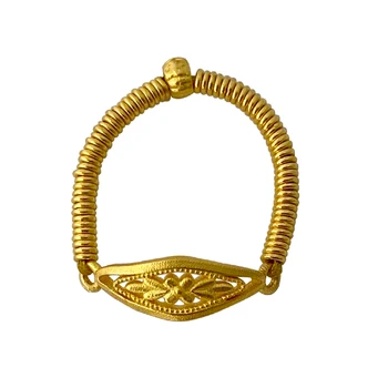 Retro elmas içi boş çiçek yüzük altın kaplama yüzük süsleme kadınlar için
